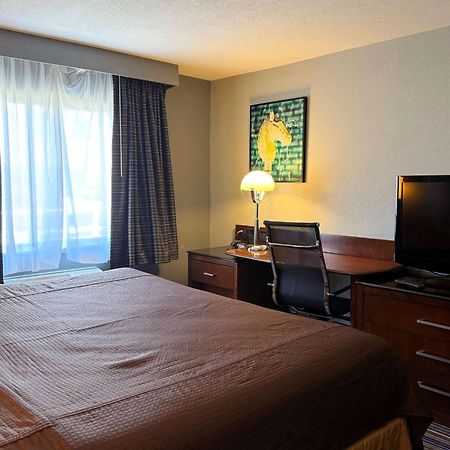 Travelodge By Wyndham Bloomington Exterior photo